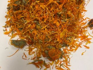 Ofrecemos flores de caléndula a la venta. Hermoso color