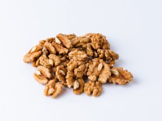 Le ofrezco nueces clasificadas de Rumania de alta calidad.