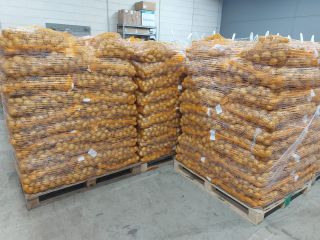 Vendemos papas rojas. Ofrecemos bolsas de malla de 5