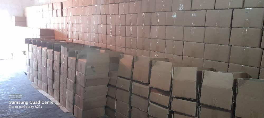Venderé nueces al por mayor, mitades, cuartos, paquetes de cartón de 10 kg