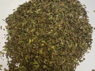 Ofrecemos menta a la venta. Aromático, color verde oscuro.