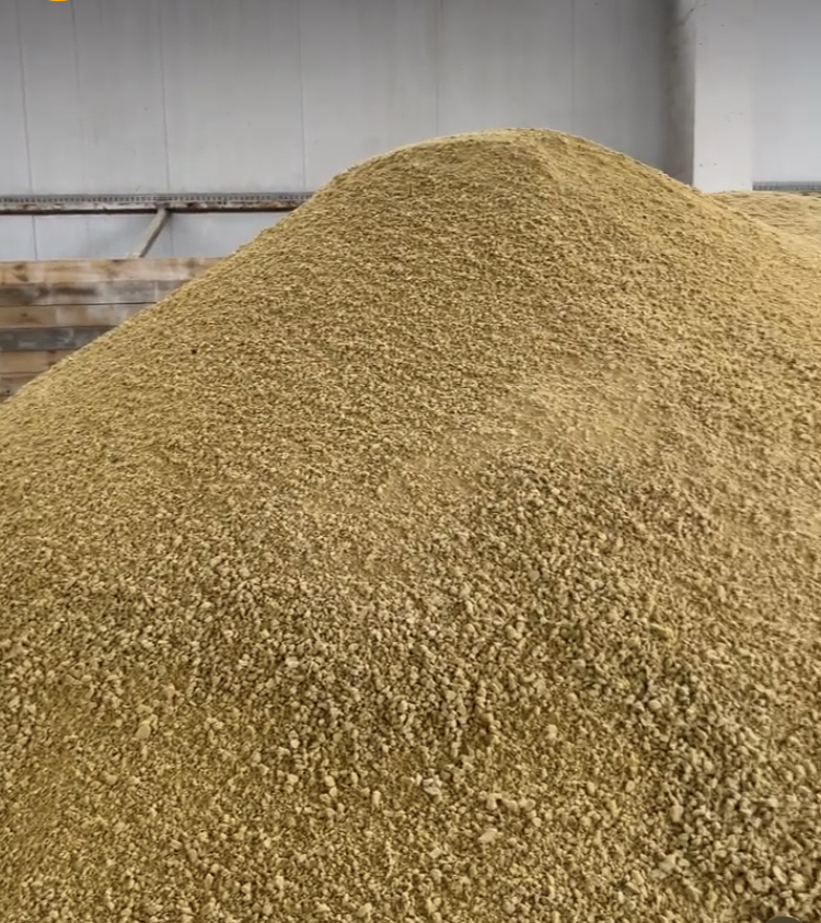La planta procesadora de soja ofrece aceite de soja sin refinar para piensos y torta de soja de alta calidad producida en Ucrania