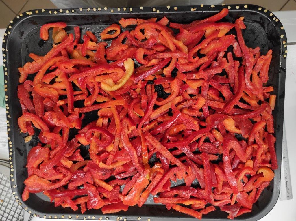 Pimientos rojos congelados en tiras, a la venta en envases de 10.880 kg (17 palets de 640 kg cada uno)