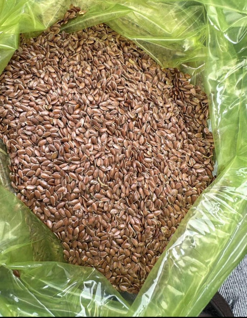 Ofrecemos linaza: - humedad 8% - contenido de aceite no inferior al 40% - contaminación por malezas 3% - contaminación por aceite 6%, otras semillas