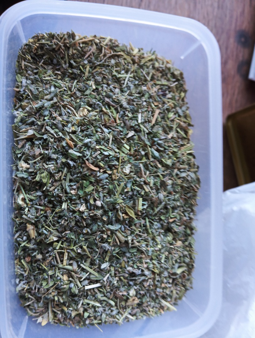 La empresa DAB LTD con sede en Ruda/Bulgaria ofrece a la venta macis secos en sacos de 15 kg, 1 especie, muestra disponible