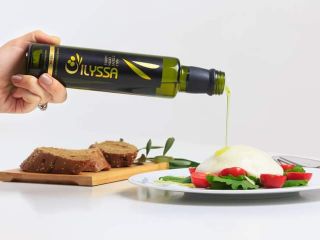 Aceite de oliva virgen extra prensado con los más