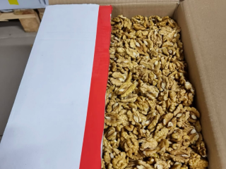 Ofrecemos nueces, cartón blanco para exportación: Almacén en Rumania,