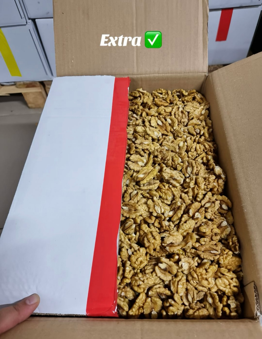 Ofrecemos nueces, cartón blanco para exportación: Almacén en Rumania, Suceava: - 1/2+ - 7,3€ - 1/2 - 6,3€ - 1/2 mix - 5,3€ Para cualquier información, por