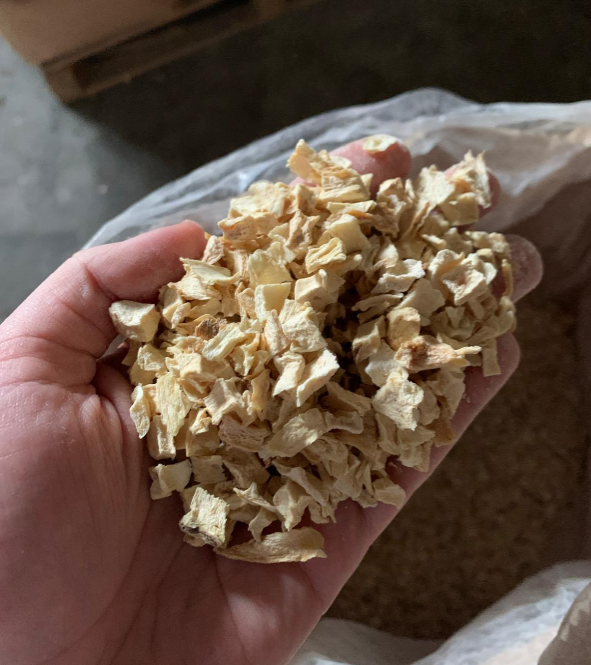 Buenos días, tengo chirivías secas para vender en cubos, envasadas en sacos de 20 kilos