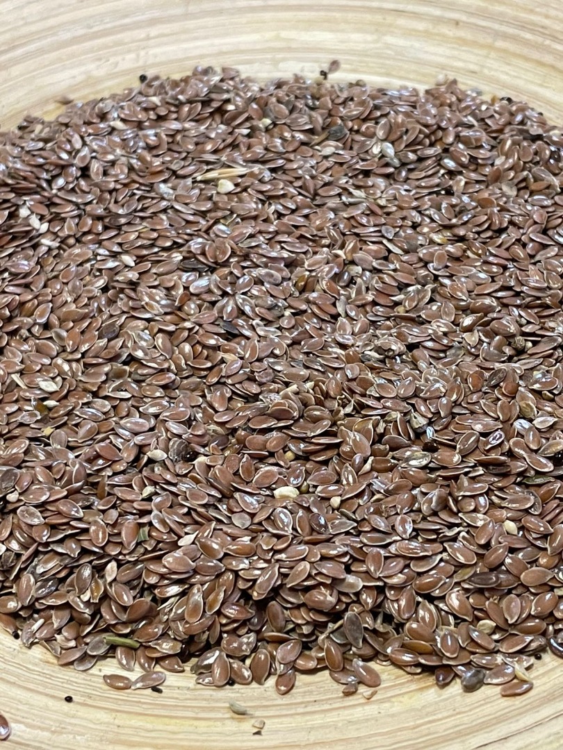 Contenido de impurezas no más del 3% Humedad no más del 9% Aceite no menos del 40% Calidad según GOST