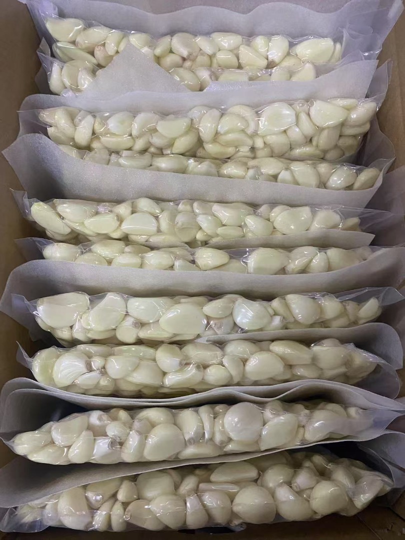 Somos proveedores de ajo fresco, ajo pelado, cebolla, chile seco y otros productos