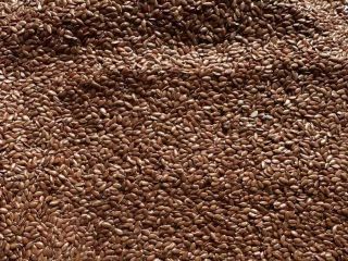 Vendemos aceite de lino cosechado en 2025. Envasado en