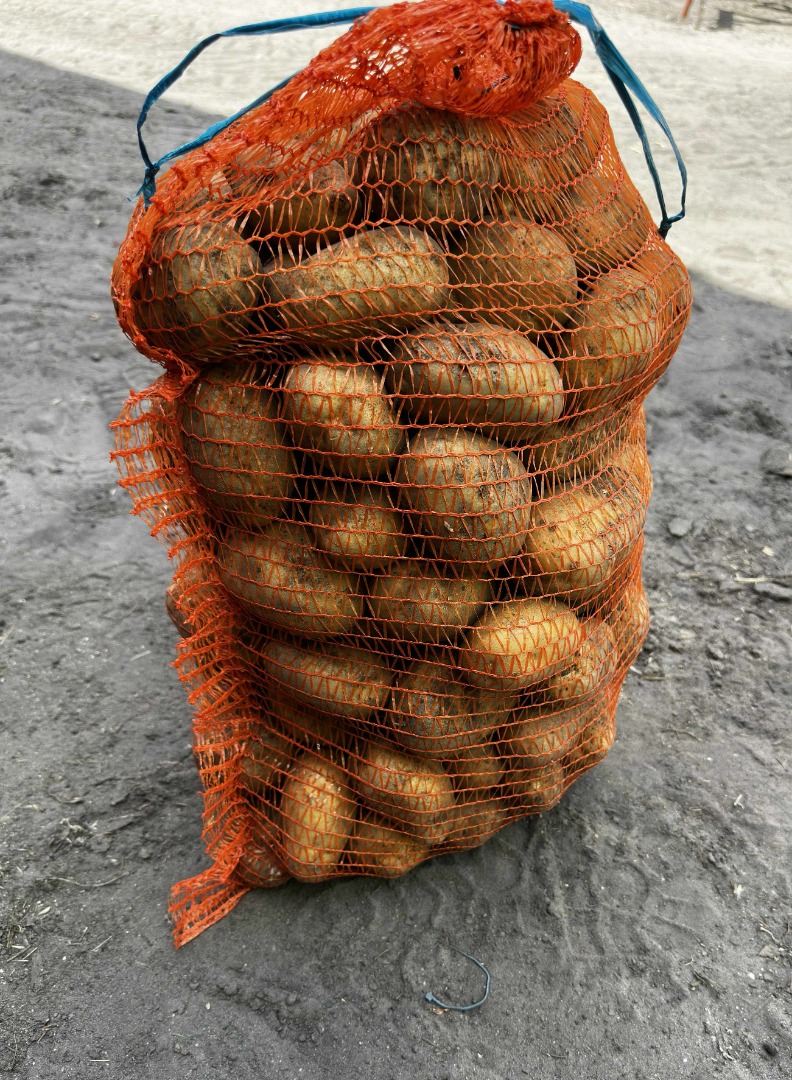 Hola, vendo patatas comestibles, variedad denar, precio 1,20 PLN por kg