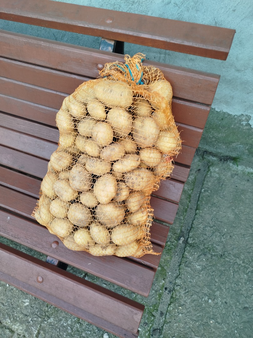 Vendo patatas Denar, Lord, Bielorrusia, preparadas a pedido, 1 PLN por kg, por favor llame al: [número de teléfono]