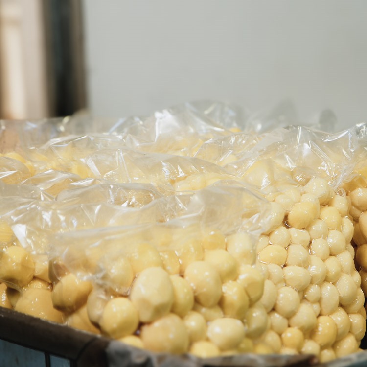 Ofrecemos verduras frescas de primera calidad, peladas y envasadas al vacío, listas para usar en la cocina