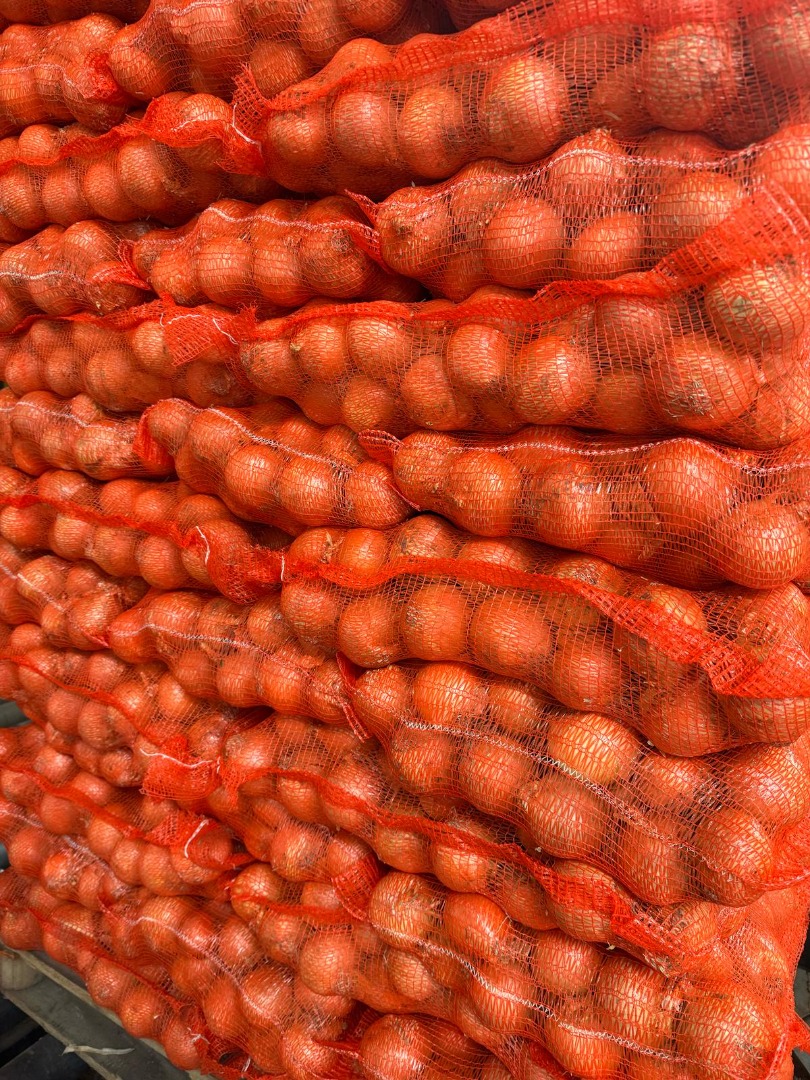 Vendemos cebollas amarillas seleccionadas, calibre 50/70