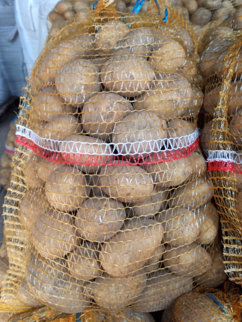 Tengo papas comestibles de la variedad Lord a la venta