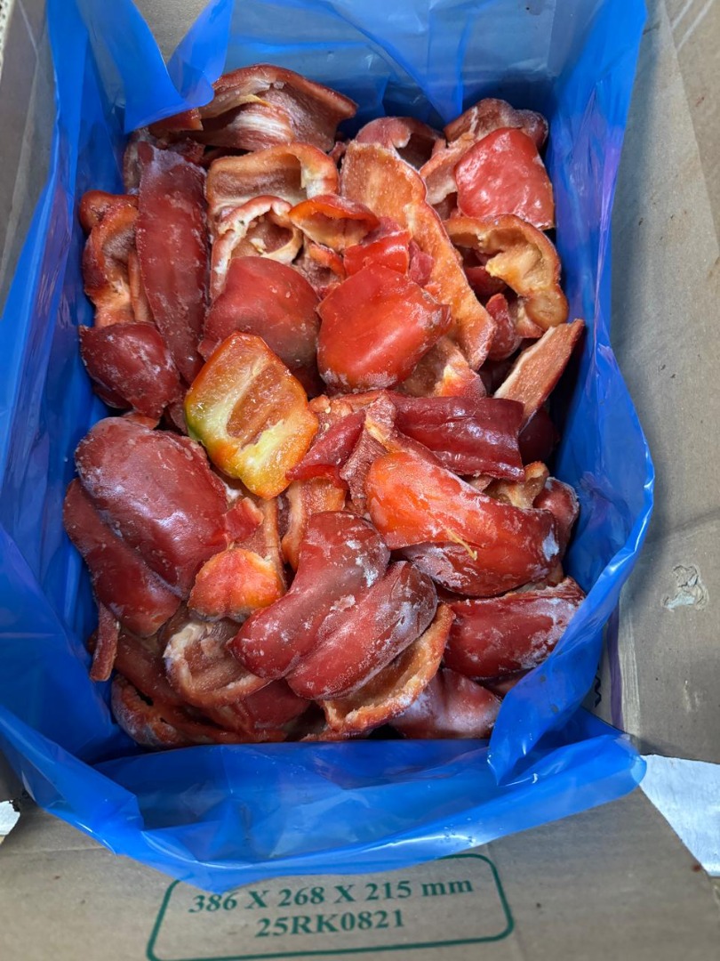 Mrożona czerwona papryka, paski, sprzedaję 20 000 kg, pakowane pojedynczo, worki kartonowe 8 kg