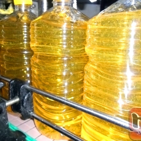 ACEITE DE GIRASOL REFINADO Origen: Tanzania Precio orientativo: 1L / 1,07€ ⸻ Disponible en varios formatos: • Botellas PET 1L / 5L / 10L / 12L • Flexitank Solo
