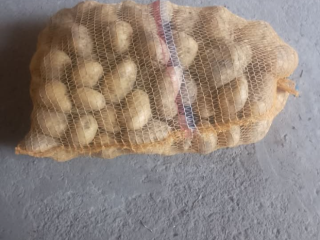 Vendo patatas Denar a 10 PLN la bolsa. Por