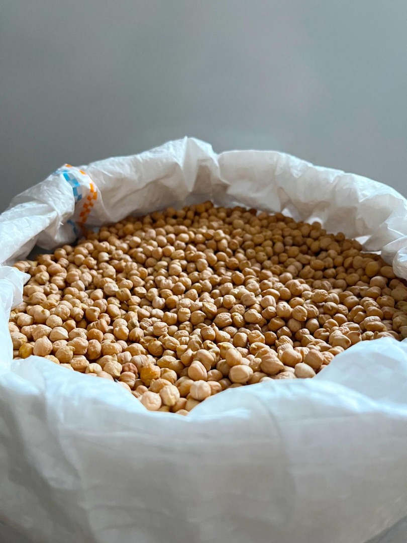 Ofrecemos garbanzos argentinos de calidad Sortex de 7 mm de grosor