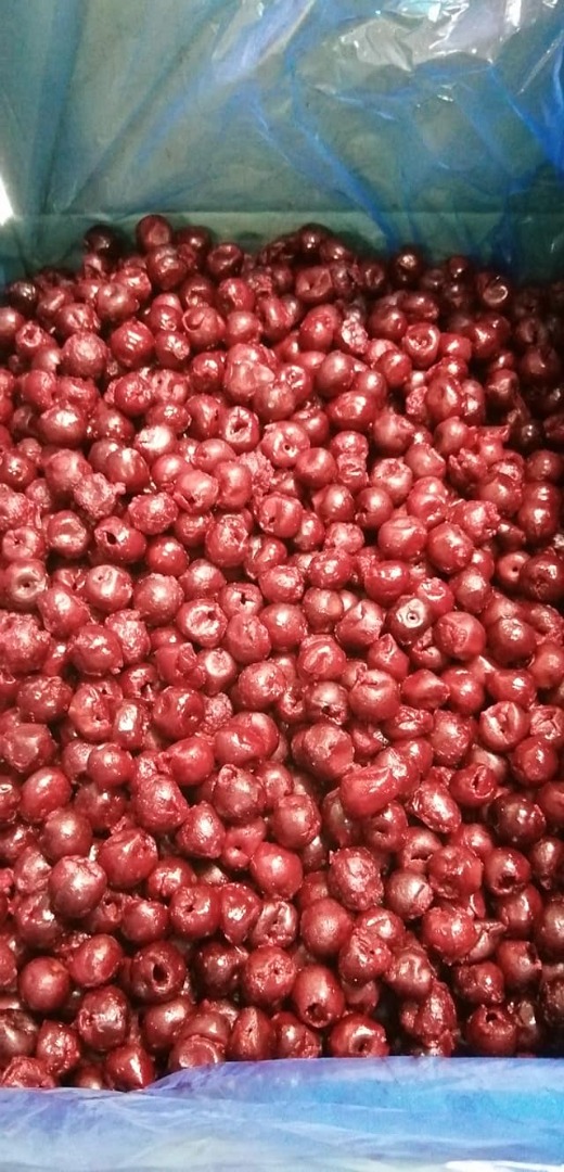 Las cerezas ácidas deshuesadas IQF de la variedad Oblacinska se elaboran con fruta cuidadosamente seleccionada, cultivada en Serbia, país con una larga