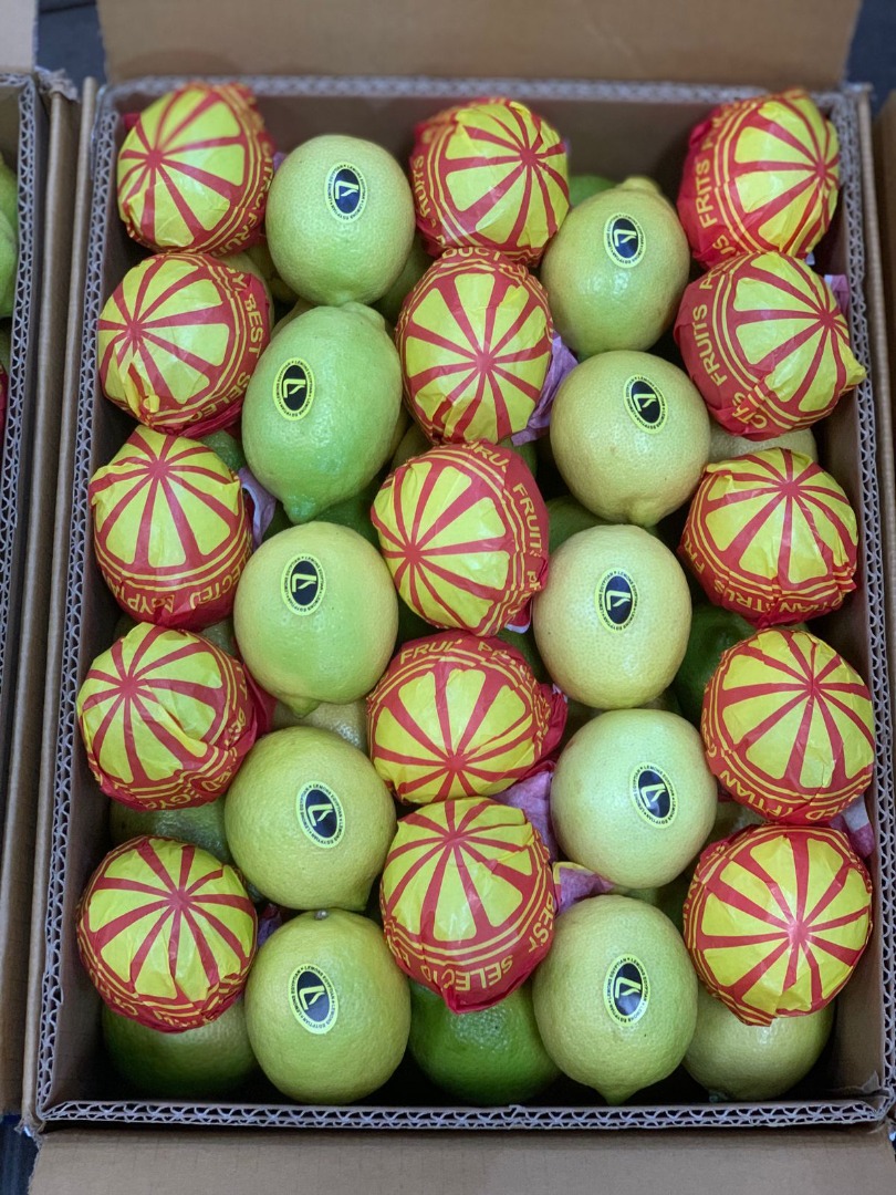 Nos complace ofrecer limones egipcios frescos (lima Key Lime) de primera calidad, cuidadosamente seleccionados para cumplir con los estándares internacionales
