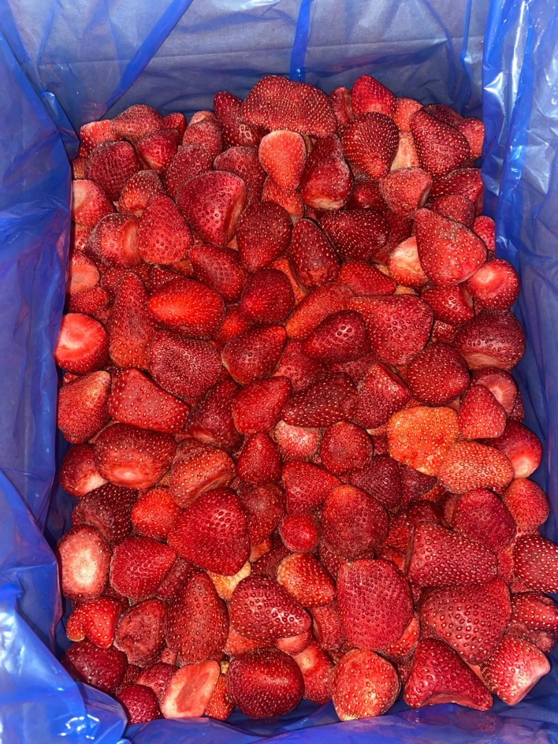 Ezar Frozen Foods Europe (una sucursal del fabricante Ezar Frozen Foods de la región de Ismailia, Egipto) venderá palés de fresas IQF Clase A de alta calidad