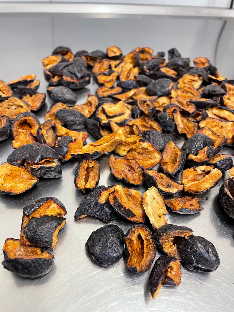 Ofrecemos trozos de ciruela liofilizados, producidos por una empresa polaca especializada en la liofilización de frutas