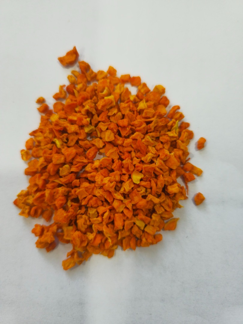 Calabaza deshidratada Calibre: 5x5, 10x10 Color: naranja Zanahorias deshidratadas Calibre: 5x5, 10x10 Color: rojo