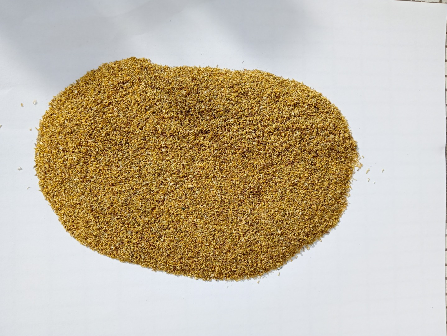 Tengo a la venta 12 toneladas de polvo de manzanilla triturada, envasadas en sacos de papel de 13 kg
