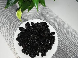 Hola. Ofrezco ciruelas húngaras secas y ahumadas de mi